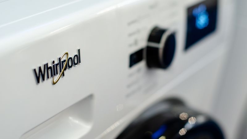gros plan sur le panneau de commande d une machine a laver whirlpool