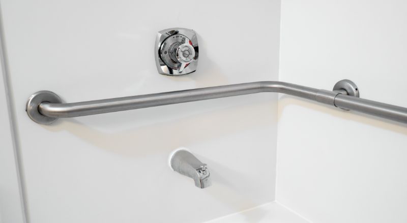 barre d'appui dans une douche