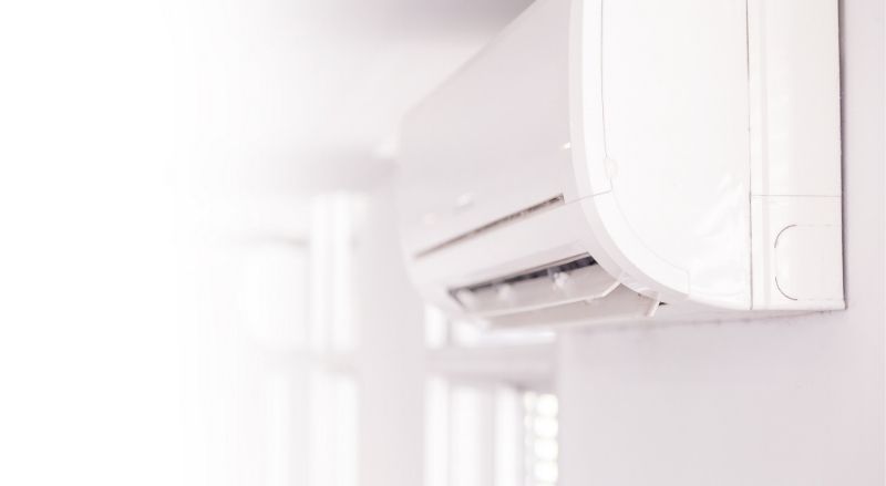 climatiseur multisplit dans une chambre