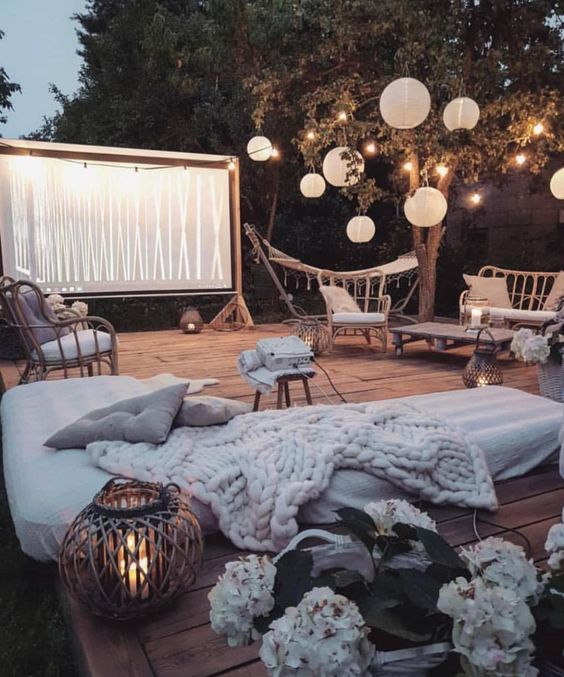 cinéma extérieur sur une terrasse