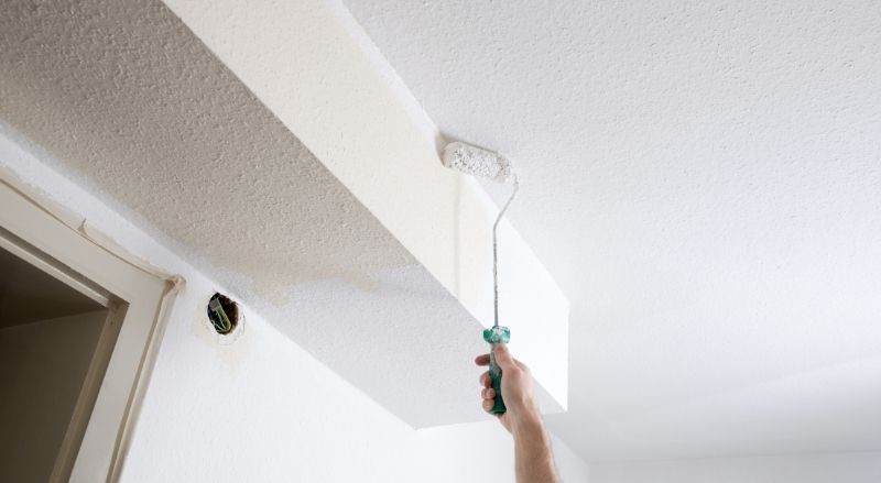 peindre un plafond grâce à une sous-couche