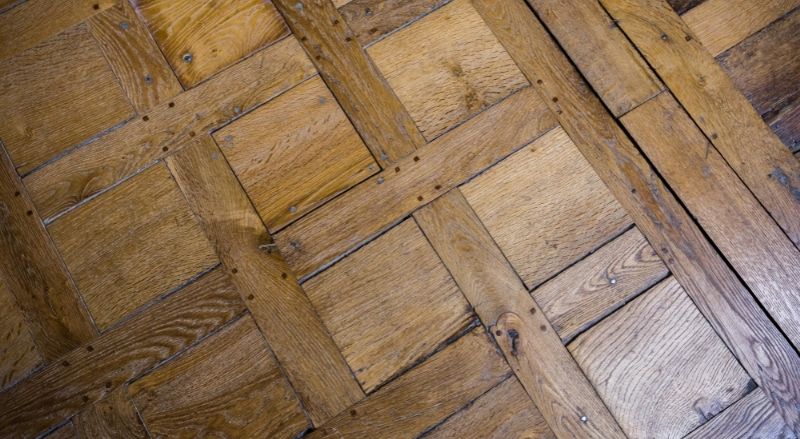 pose clouée d'un parquet