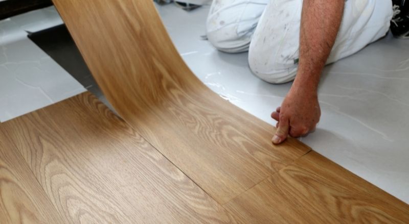 pose collée d'un parquet en pvc