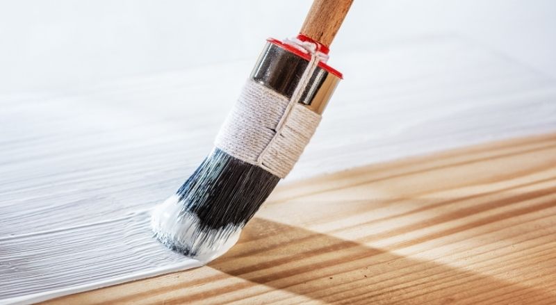 sous couche sur du bois