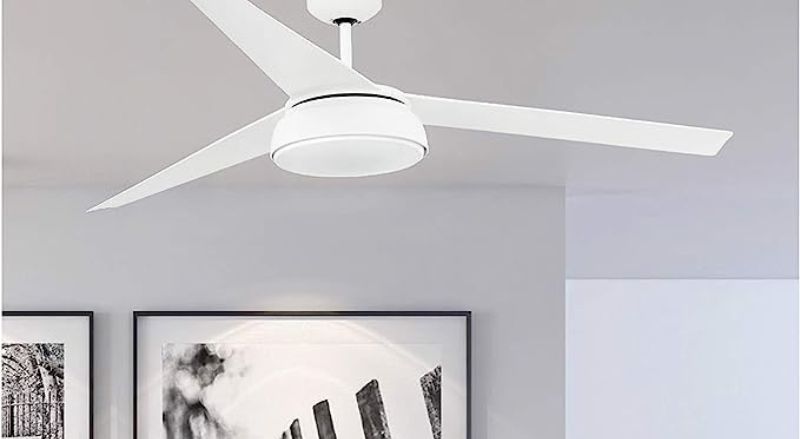 ventilateur de plafond blanc avec pales blanches